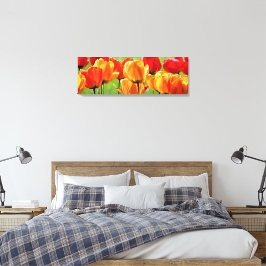 Gele en rode tulpen canvas afdruk (Insitu (Slaapkamer))