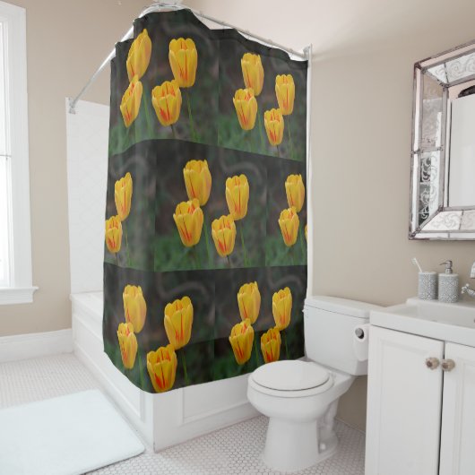 Gele en rode tulpen douchegordijn (In situ)