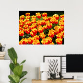 Gele en rode tulpen in de lente poster (Thuiskantoor)