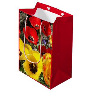 Gele en rode tulpen medium cadeauzakje