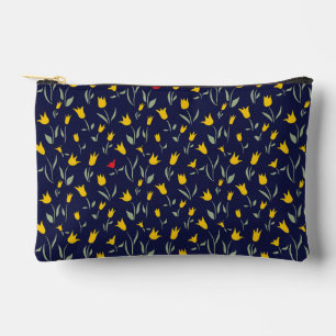 Gele en rode tulpen op de achtergrond van de marin etui