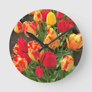 Gele en rode tulpen ronde klok