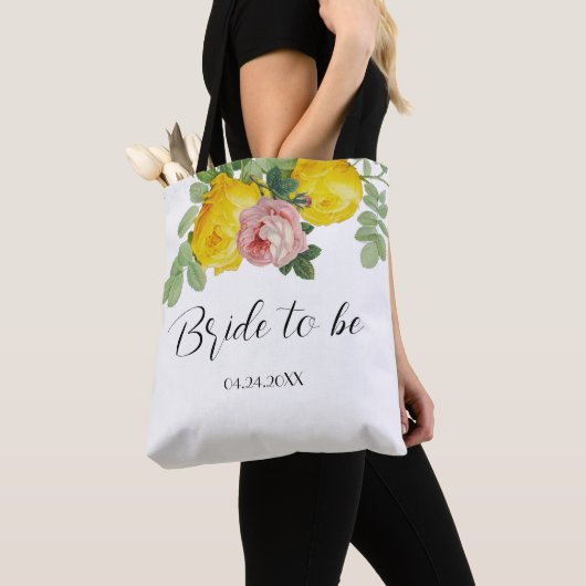 Gele en Roze Rozen Bruid in wording Tote Bag (Dichtbij)