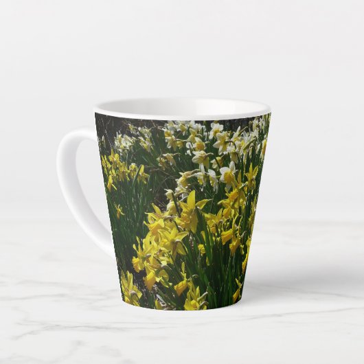 Gele en witte deffodils Spring Flowers Latte Mok (Linkerhoek)