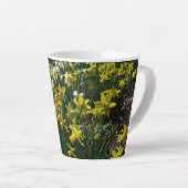 Gele en witte deffodils Spring Flowers Latte Mok (Rechterhoek)
