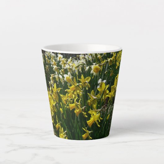 Gele en witte deffodils Spring Flowers Latte Mok (Voorkant)