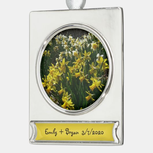 Gele en witte deffodils Spring Flowers Verzilverd Banner Ornament (Links)