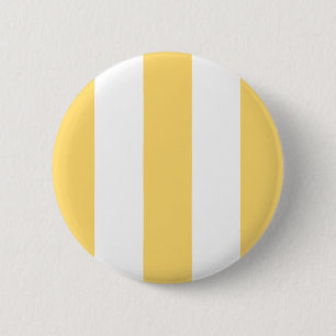 Gele en witte verticale strepen ronde button 5,7 cm