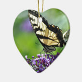 Gele en zwarte vlinder op lavender keramisch ornament (Links)