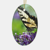 Gele en zwarte vlinder op lavender keramisch ornament (Links)