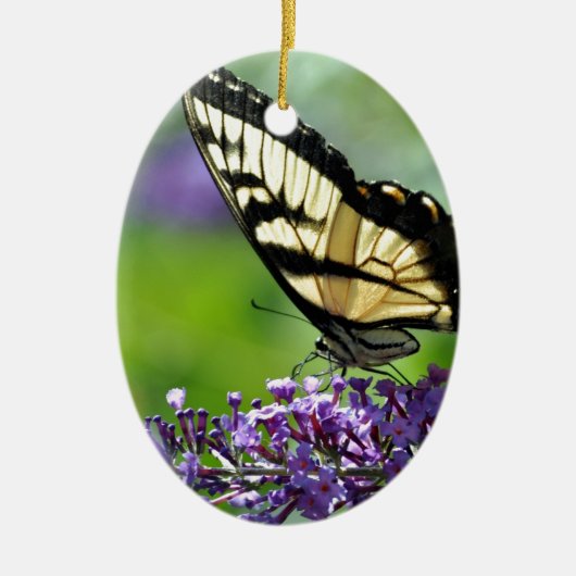 Gele en zwarte vlinder op lavender keramisch ornament (Voorkant)