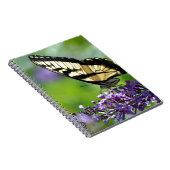 Gele en zwarte vlinder op lavender notitieboek (Rechterzijde)