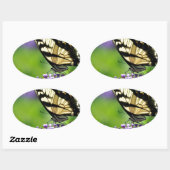 Gele en zwarte vlinder op lavender ovale sticker (Vel)