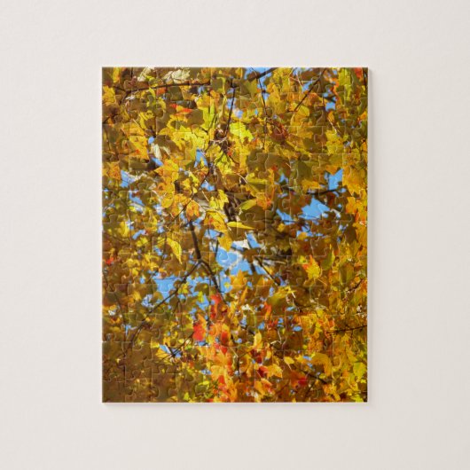 Gele esdoornbladeren en blauwe lucht legpuzzel (Verticaal)