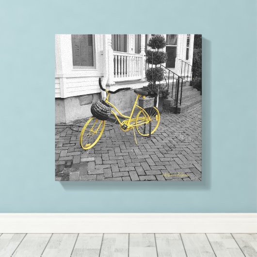 Gele fiets op kasseien canvas afdruk (Insitu (Houten vloer))
