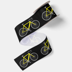 Gele fiets op zwart satijnen lint