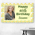 Gele Floral 40th Birthday Foto Spandoek<br><div class="desc">Hang deze zoete Gele Floral 40th Birthday Photo Banner op om haar speciale dag te vieren. Pas dit aan met een favoriete foto,  haar naam en leeftijd. Deze aangepaste heldere bloembanner is voorzien van een geel bloempatroon en moderne groene tekst.</div>