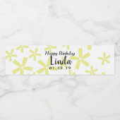 Gele Floral Daisy Happy Birthday Waterfles Etiket (Enkel label)