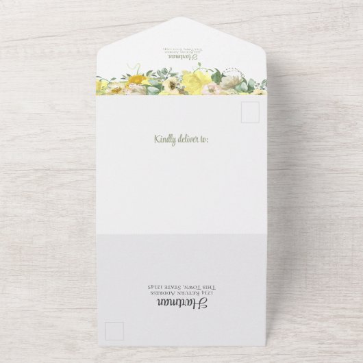 Gele Floral Monogram Weddenschap All In One Uitnodiging (Buitenkant)