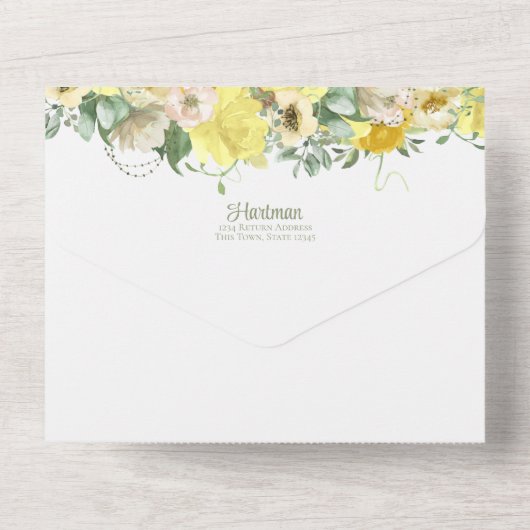 Gele Floral Monogram Weddenschap All In One Uitnodiging (Achterkant)