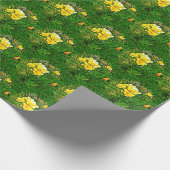 Gele Freesia Bloem op Groene Bladeren Cadeaupapier (Hoek)