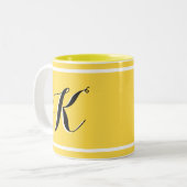 Gele geborduurde tweekleurige koffiemok (Voorkant links)