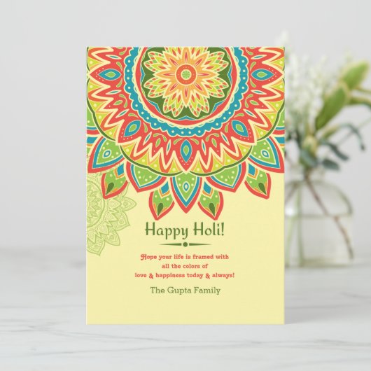 Gele gelukkige Holi-uitnodiging Kaart (Staand voorkant)