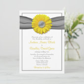 Gele Gerbera Daisy Gray Ribbon Uitnodiging (Staand voorkant)
