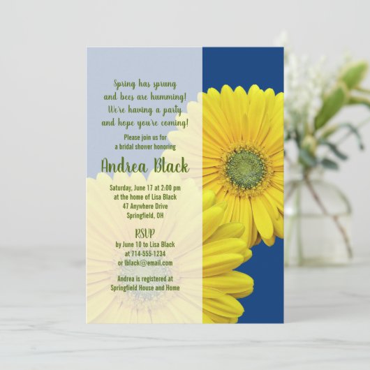 Gele Gerbera Daisy Navy Bridal Shower Invitation Kaart (Staand voorkant)
