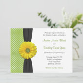 Gele Gerbera Daisy Polka Dot Wedding Uitnodiging (Staand voorkant)