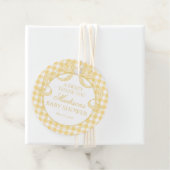 Gele Gingham Flirterige Strik Baby Shower Cirkel Bedankjes Labels (In situ)
