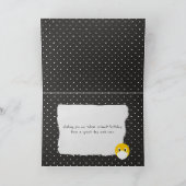 gele glimlach op het gezicht van een medisch maske kaart (Binnen)