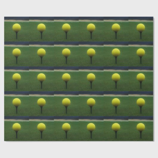 Gele Golfbal op een golfbaan in een berg Cadeaupapier (Vlak)