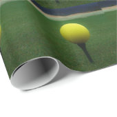 Gele Golfbal op een golfbaan in een berg Cadeaupapier (Rol Hoek)