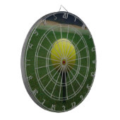 Gele Golfbal op een golfbaan in een berg Dartbord (Voorkant Links)