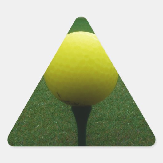 Gele Golfbal op een golfbaan in een berg Sticker (Voorkant)