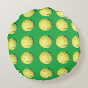 Gele golfballen op groen rond kussen