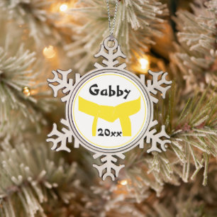 Gele gordel voor martiumarts tin sneeuwvlok ornament