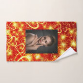 Gele gouden mousserende harten op rode achtergrond bad handdoek (Handdoek)