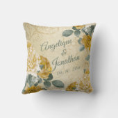 Gele gouden Rozen Floral Monogrammed Names Wedding Kussen (Achterkant)