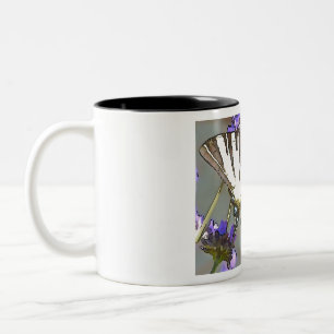 Gele goudstaart op Lila bloemen zwart op Tweekleurige Koffiemok