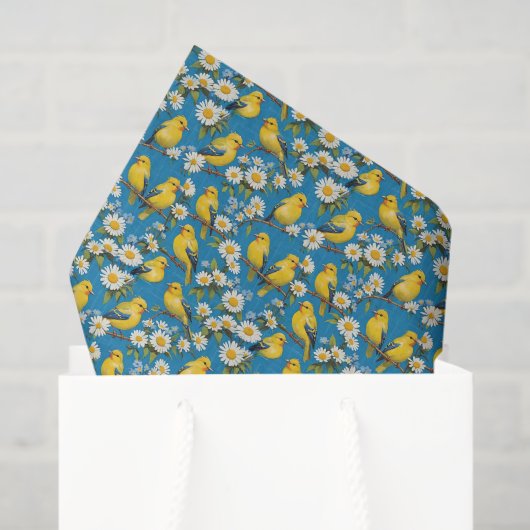 Gele goudvink vogels op takken met madeliefjes tissuepapier (Cadeauzakje)