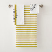 Gele Grain Sack Stripe  Family Crest Bad Handdoek (Insitu)