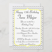 Gele grens en Gray Chevron Birthday Uitnodiging (Voorkant)