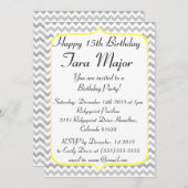 Gele grens en Gray Chevron Birthday Uitnodiging (Voorkant / Achterkant)