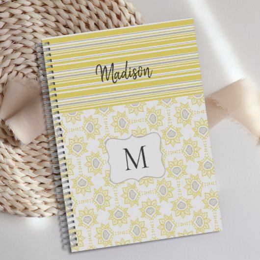 Gele Grijze Strepen Bij Trendy Monogram Planner