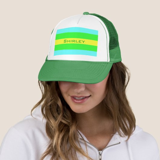 Gele groene en blauwe brede strepen van STaylor Trucker Pet (In situ)