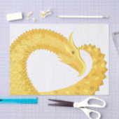 Gele hartdraak op wit tissuepapier (Craft)
