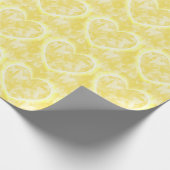 Gele harten met vlinder-overlay cadeaupapier (Hoek)