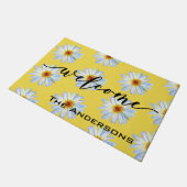 Gele heldere Daisy trendy welkom gepersonaliseerd Deurmat (Schuin)